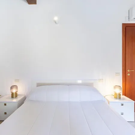 Castello Attic Sunset Appartement